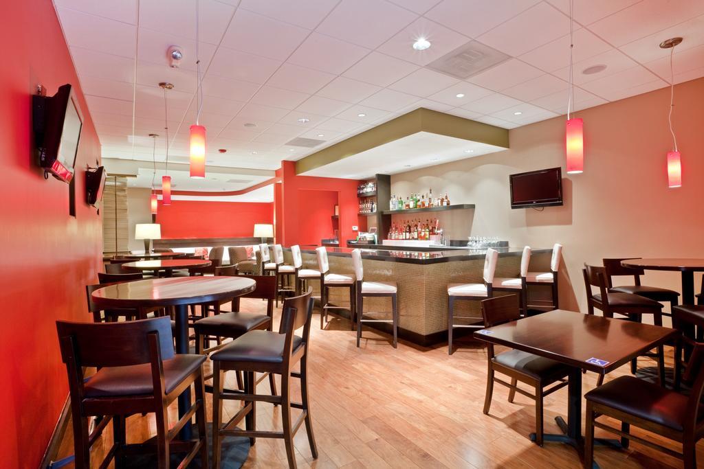 Holiday Inn Olathe Medical Center Restaurant photo